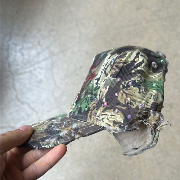 Camouflage Distressed Cap - Picture 2 of 3